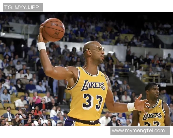 当篮球巨星邂逅足球传奇跨界火花点亮运动新篇章 当篮球巨星邂逅足球传奇跨界火花点亮运动新篇章