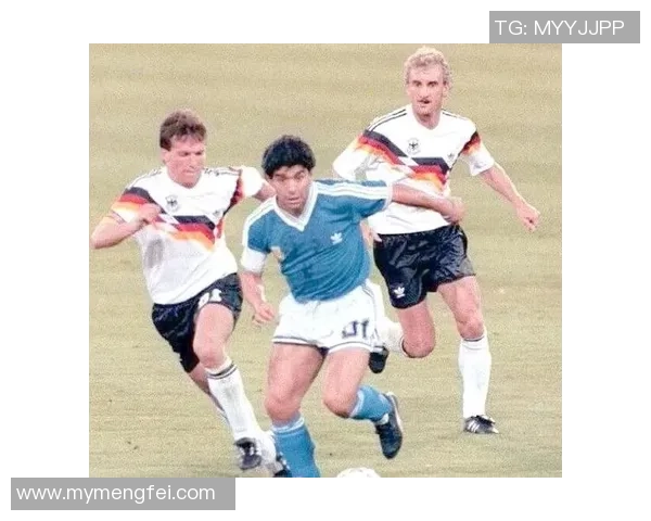 怀旧足球传奇球星排名一览展现经典球员风采与辉煌历史 怀旧足球传奇球星排名一览展现经典球员风采与辉煌历史